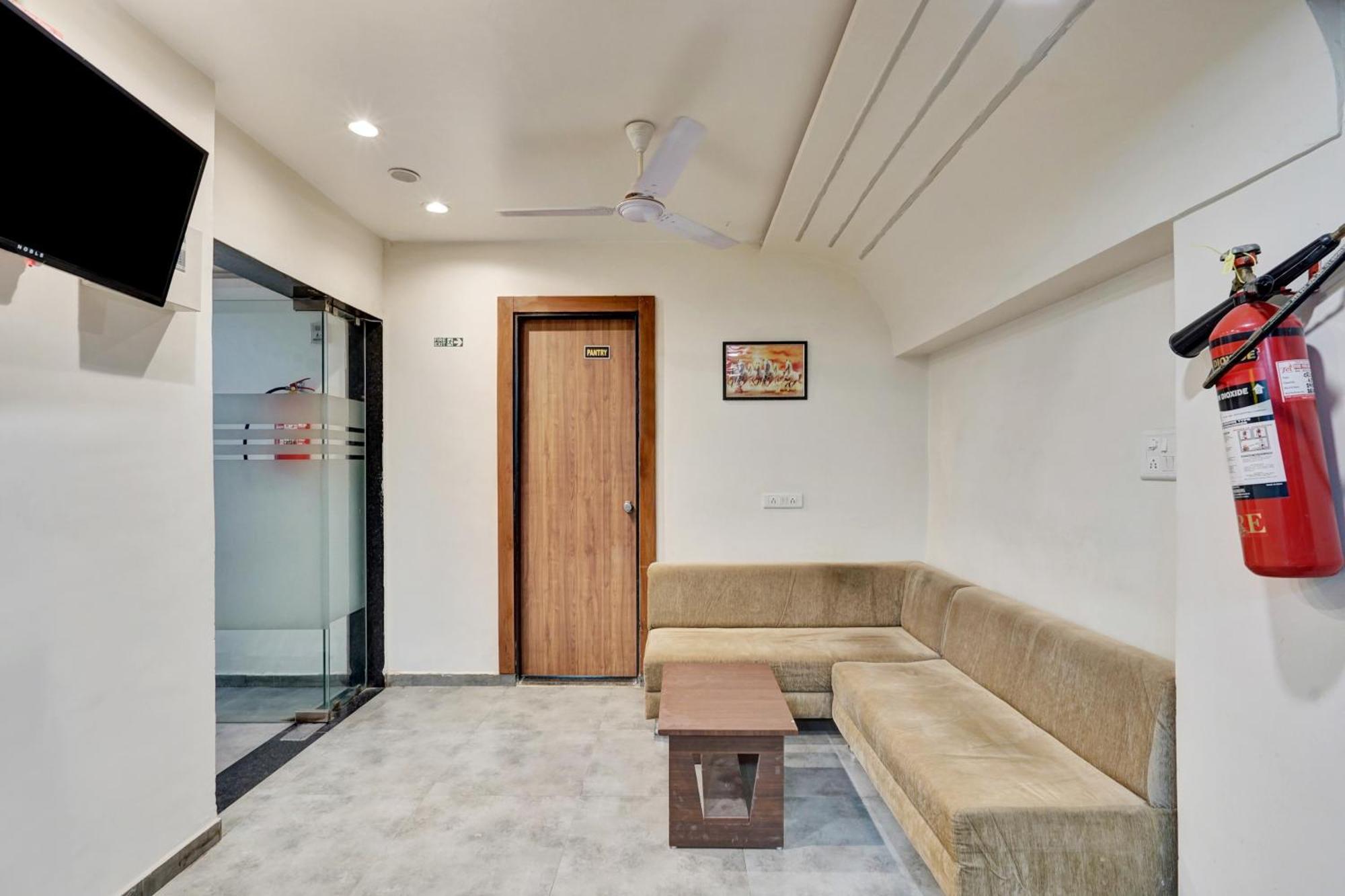 Super Collection O Kudasan Gandhinagar Formerly Hotel Royal Mansion Экстерьер фото