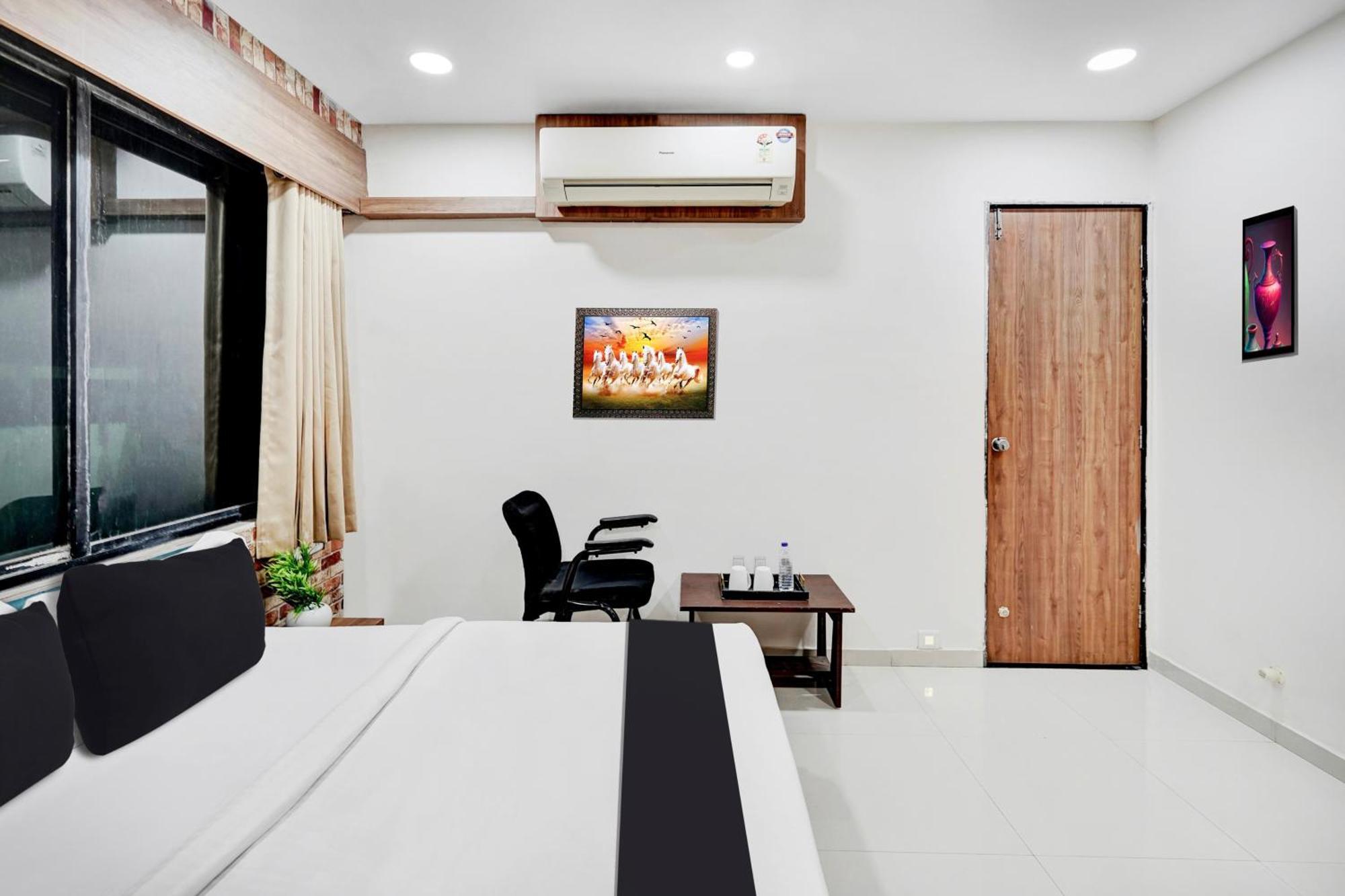 Super Collection O Kudasan Gandhinagar Formerly Hotel Royal Mansion Экстерьер фото