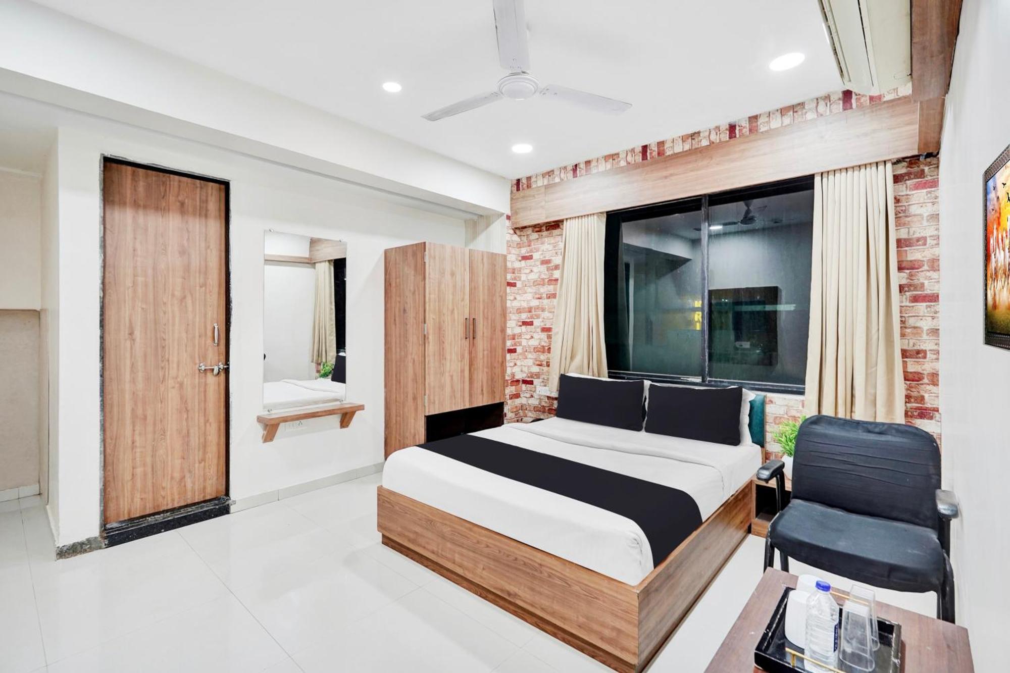 Super Collection O Kudasan Gandhinagar Formerly Hotel Royal Mansion Экстерьер фото