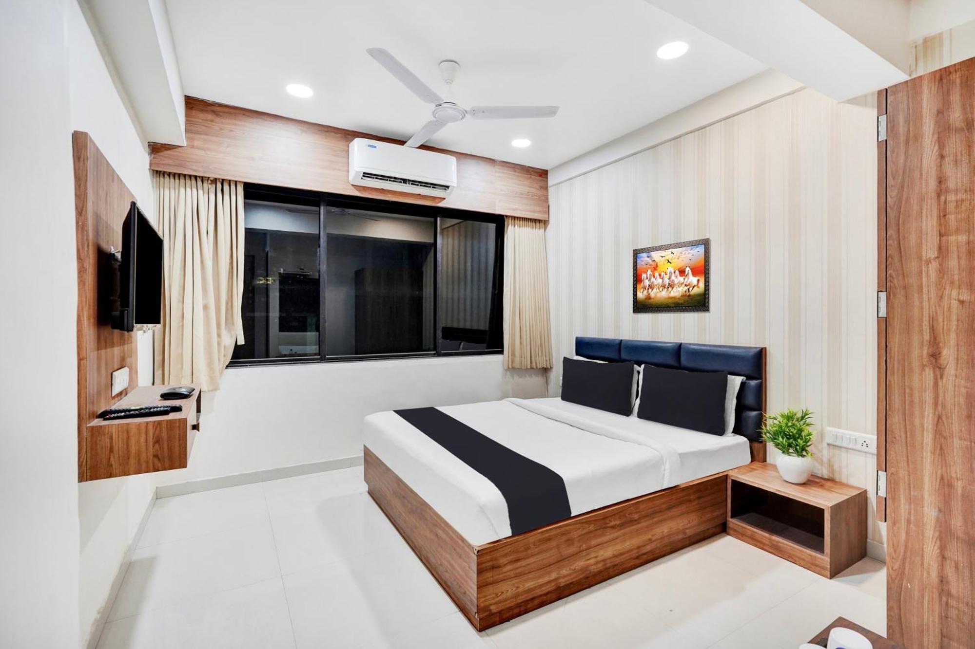 Super Collection O Kudasan Gandhinagar Formerly Hotel Royal Mansion Экстерьер фото