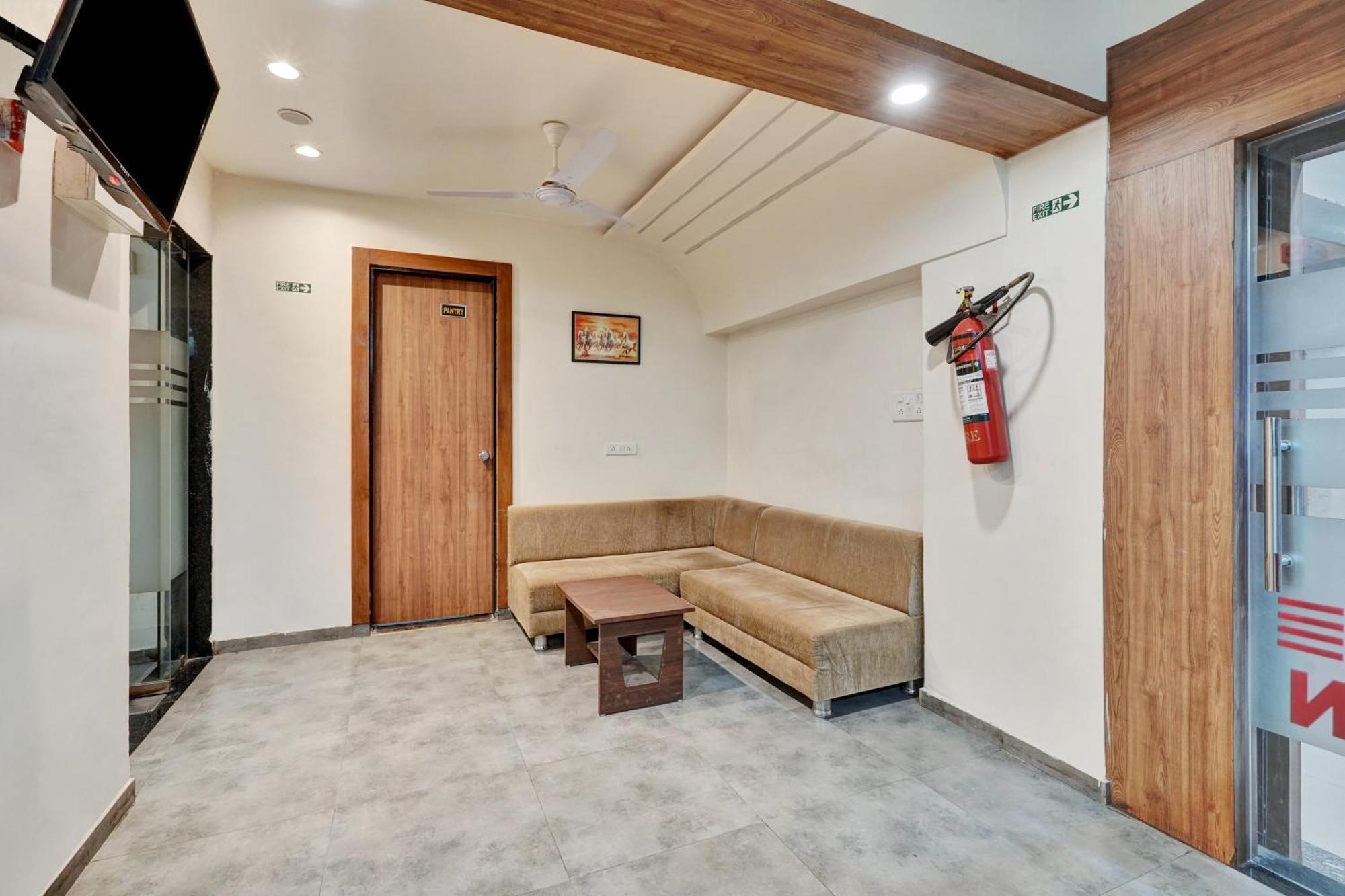 Super Collection O Kudasan Gandhinagar Formerly Hotel Royal Mansion Экстерьер фото