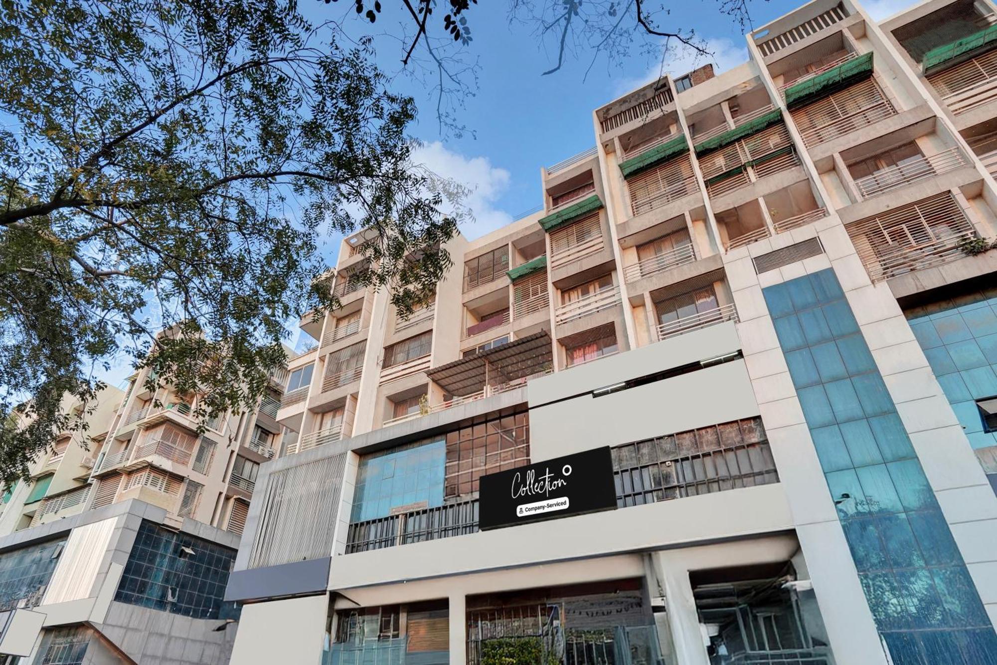 Super Collection O Kudasan Gandhinagar Formerly Hotel Royal Mansion Экстерьер фото